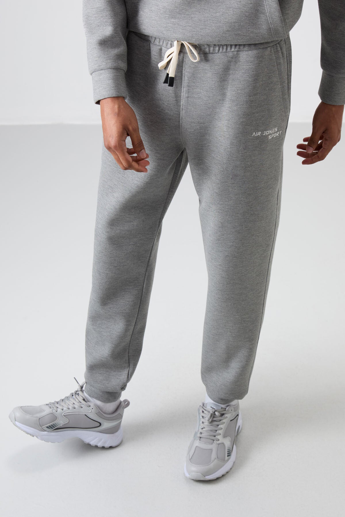 Image of Gri Melanj Pamuklu Kalın Yumuşak Dokulu Comfort Fit Nakışlı Erkek Eşofman Takım - 85255