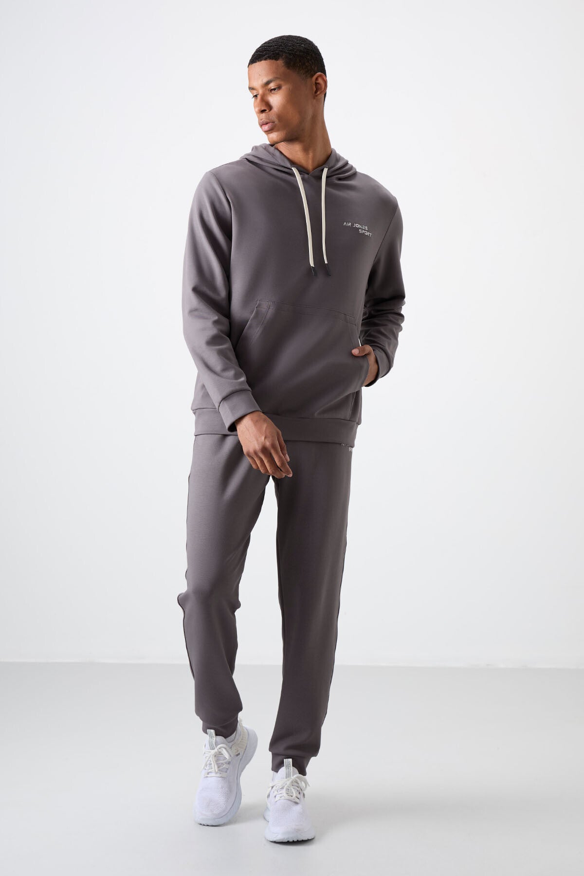 Image of Koyu Gri Pamuklu Kalın Yumuşak Dokulu Comfort Fit Nakışlı Erkek Eşofman Takım - 85255