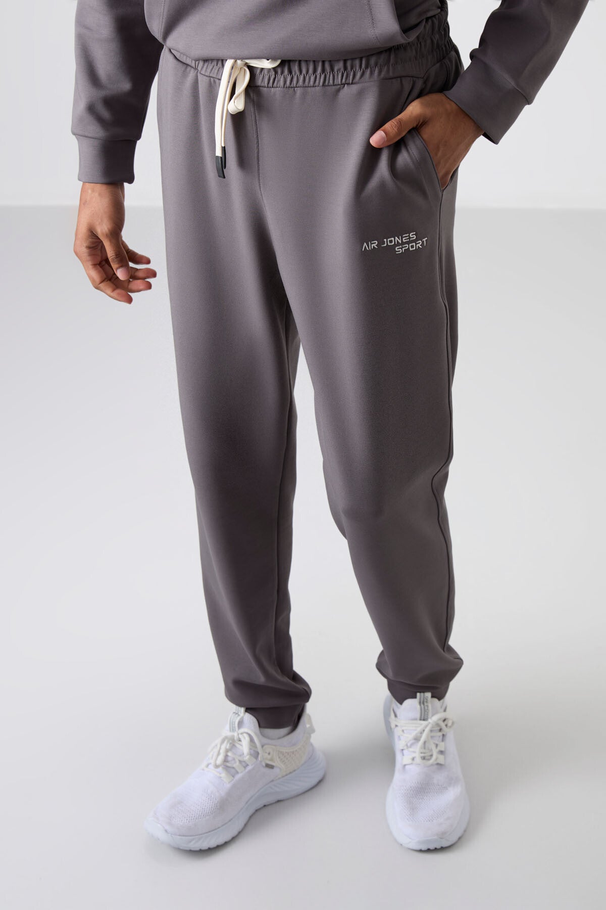 Image of Koyu Gri Pamuklu Kalın Yumuşak Dokulu Comfort Fit Nakışlı Erkek Eşofman Takım - 85255