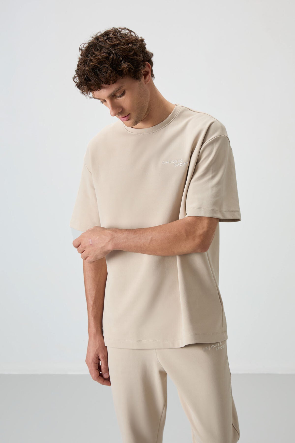 Image of Bej Pamuklu Kalın Yumuşak Dokulu Oversize Fit Nakışlı Erkek Eşofman Takım - 85252