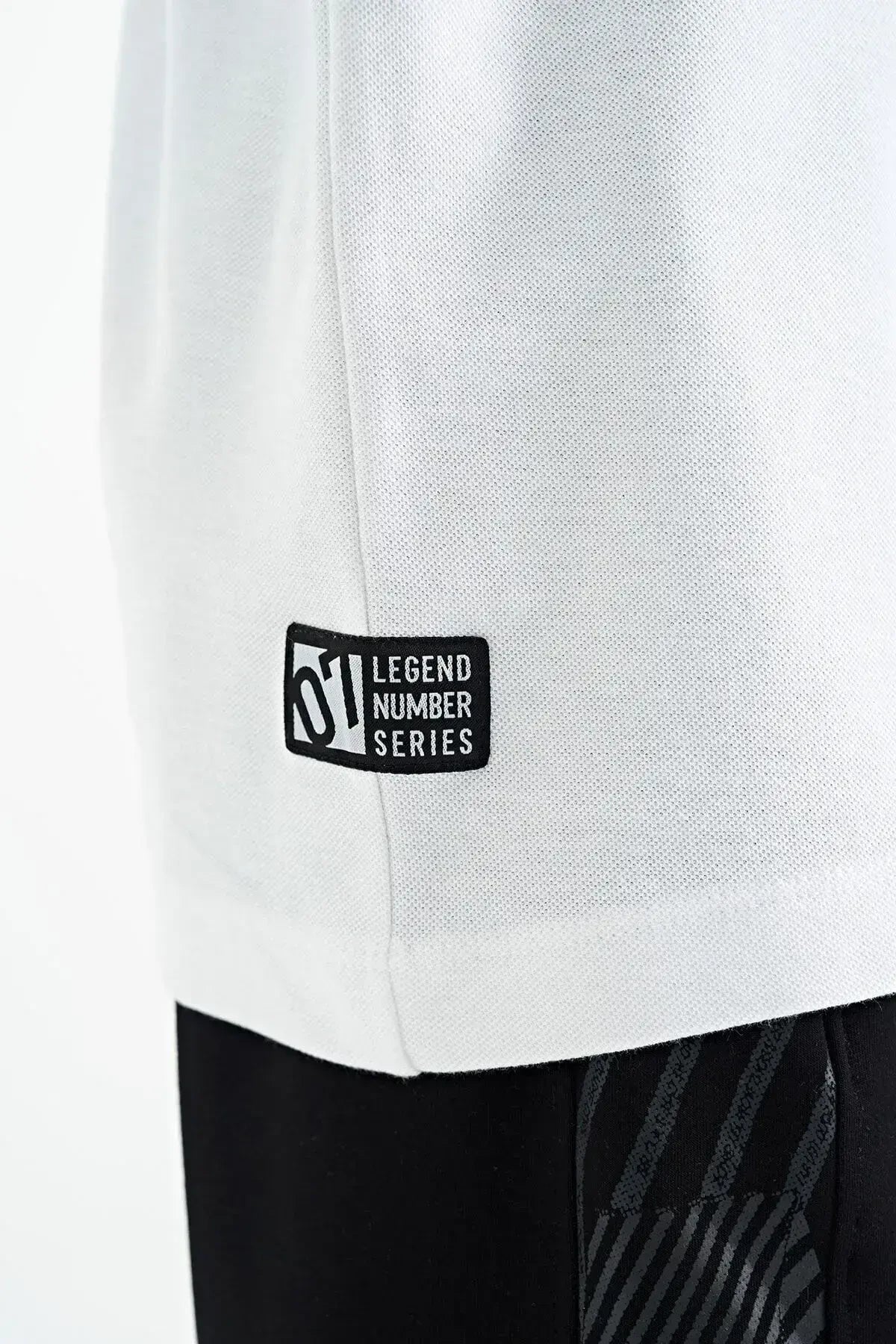 Image of Beyaz Cep Detaylı O Yaka Standart Kalıp Erkek Çocuk T-Shirt - 11120