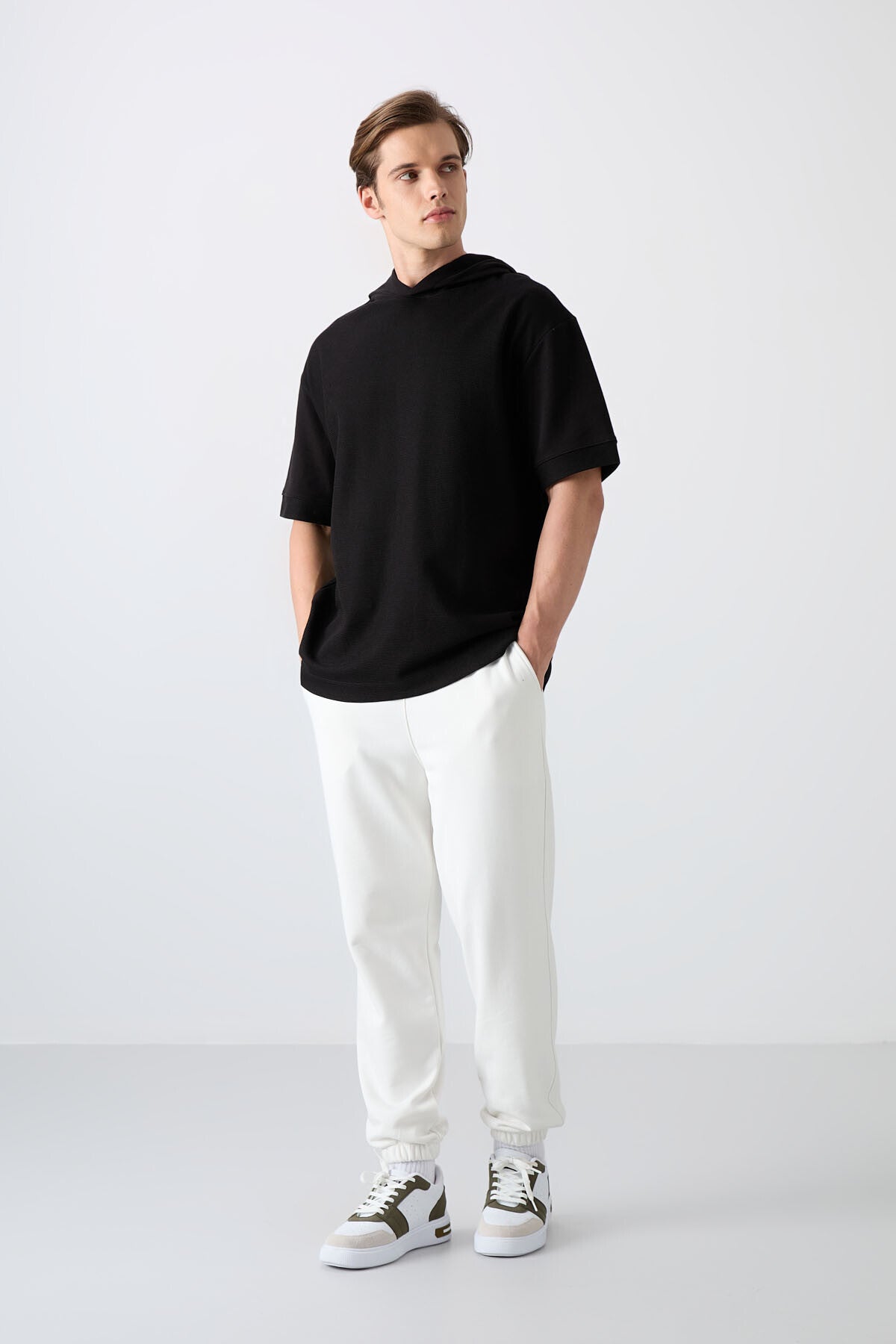 Image of Siyah Pamuklu Kalın Yüzeyi Dokulu Oversize Fit Basic Erkek T-Shirt - 88335