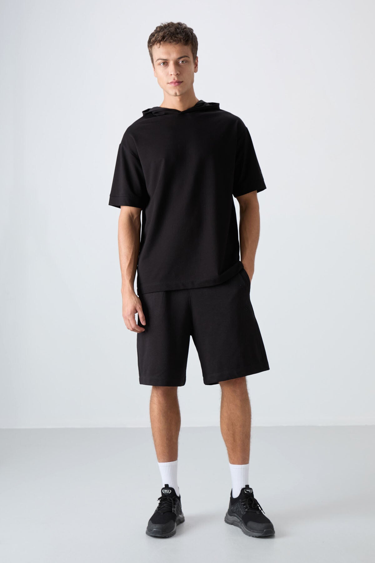 Image of Siyah Pamuklu Kalın Yumuşak Dokulu Oversize Fit Basic Erkek T-Shirt - 88352