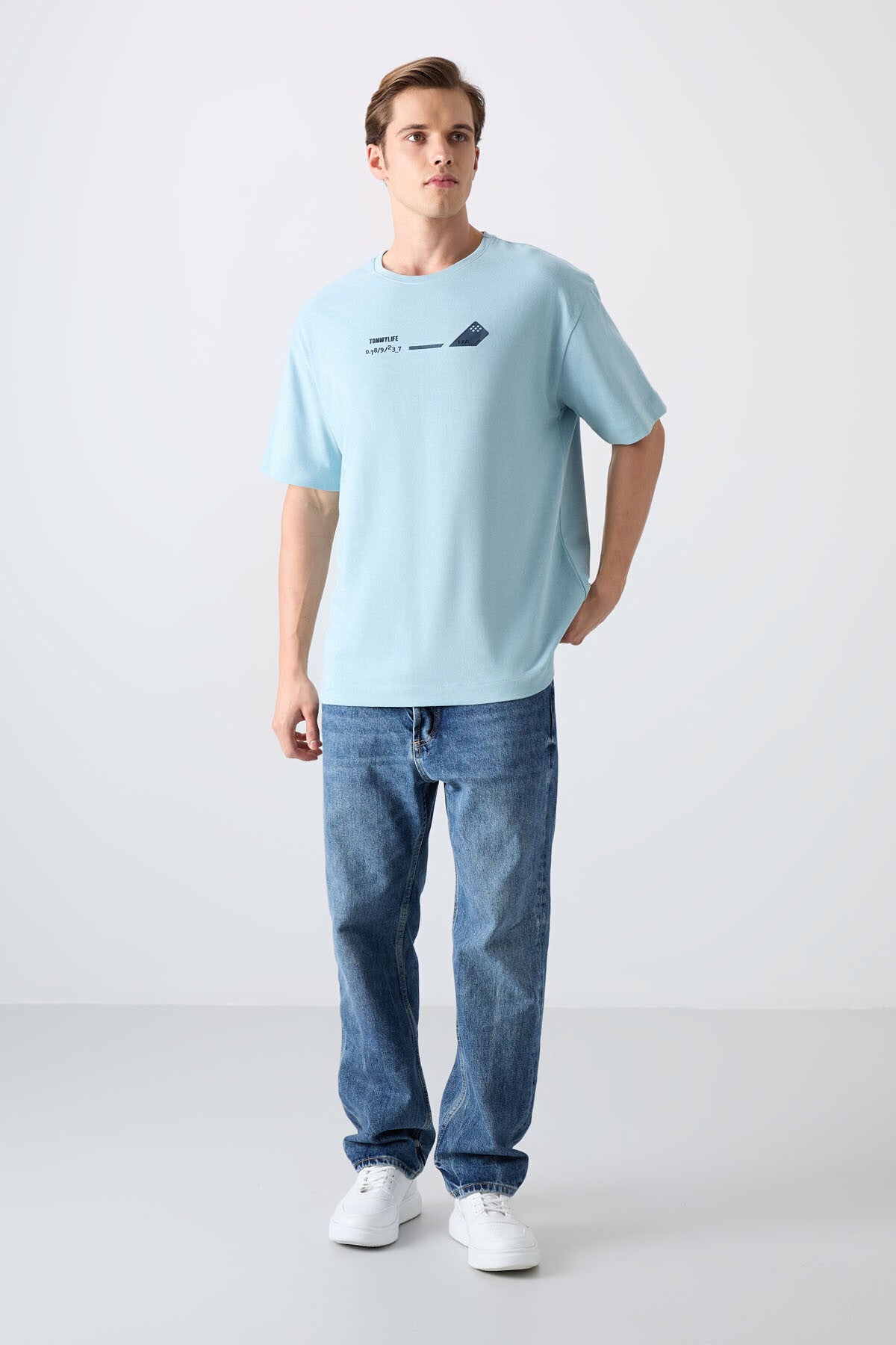 Image of Tricou bărbătesc albastru deschis, gros, texturat, cu croială supradimensionată, imprimat - 88330