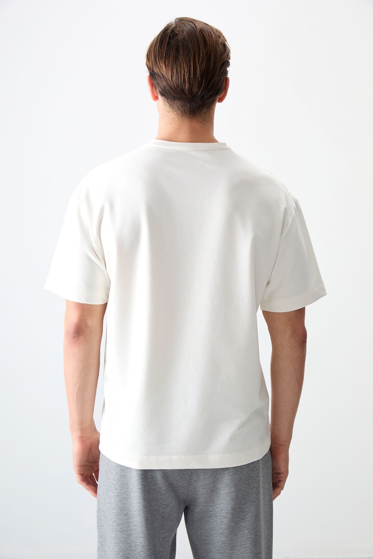 Image of Tricou bărbătesc basic, alb-gălbui, din bumbac gros, texturat, supradimensionat, croială groasă - 88377