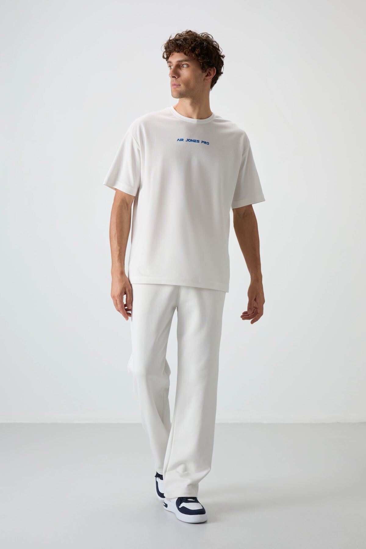 Image of Ekru Pamuklu Kalın Yüzeyi Dokulu Oversize Fit  Baskılı Erkek T-Shirt - 88364