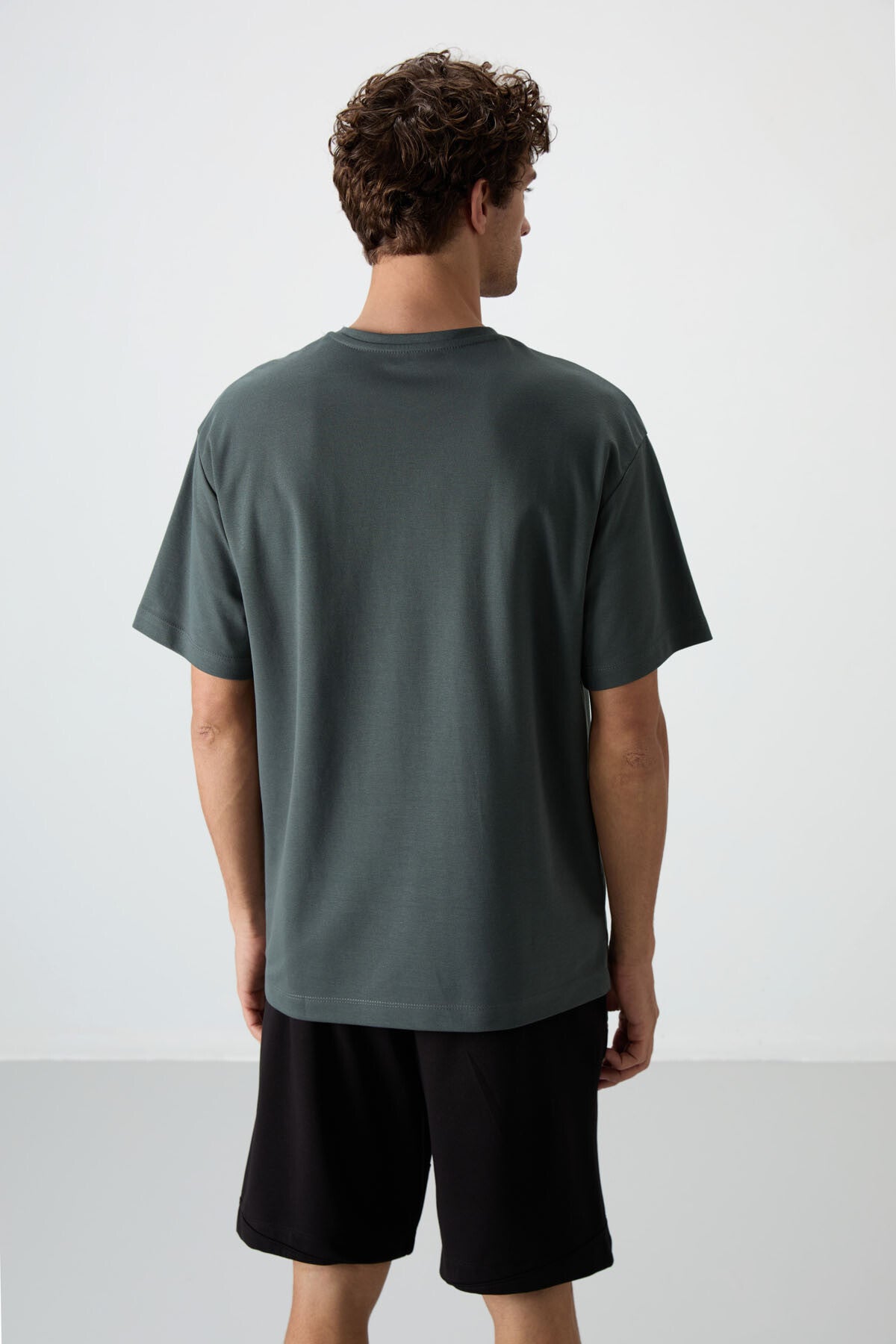 Image of Haki Pamuklu Kalın Yüzeyi Dokulu Oversize Fit  Baskılı Erkek T-Shirt - 88364