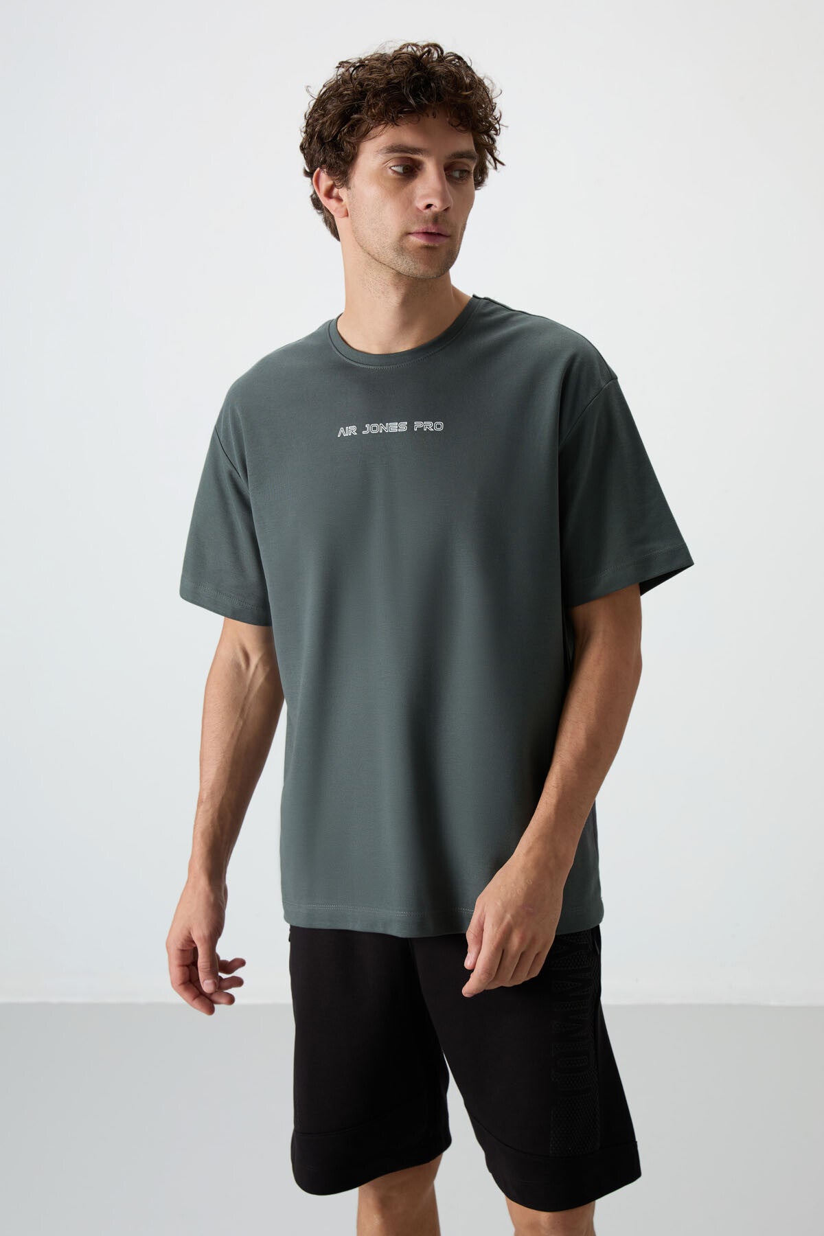 Image of Haki Pamuklu Kalın Yüzeyi Dokulu Oversize Fit  Baskılı Erkek T-Shirt - 88364