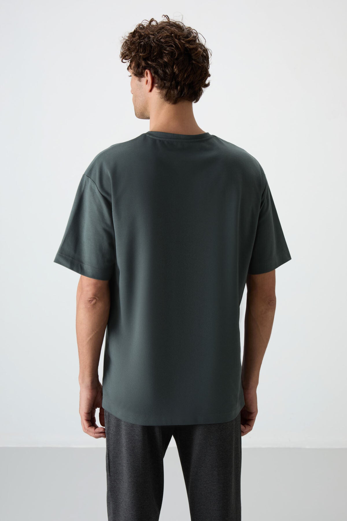 Image of Haki Pamuklu Kalın Yüzeyi Dokulu Oversize Fit  Baskılı Erkek T-Shirt - 88371