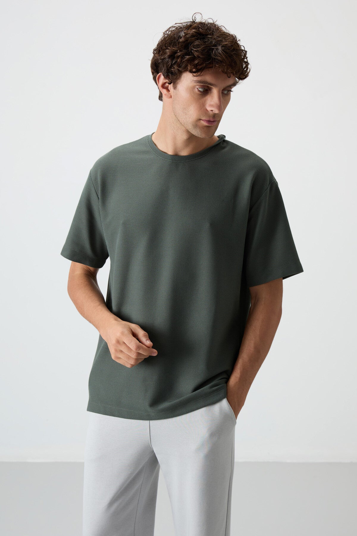 Image of Haki Waffle İnterlok Yüzeyi Dokulu Oversize Fit Basic Erkek T-Shirt - 88379