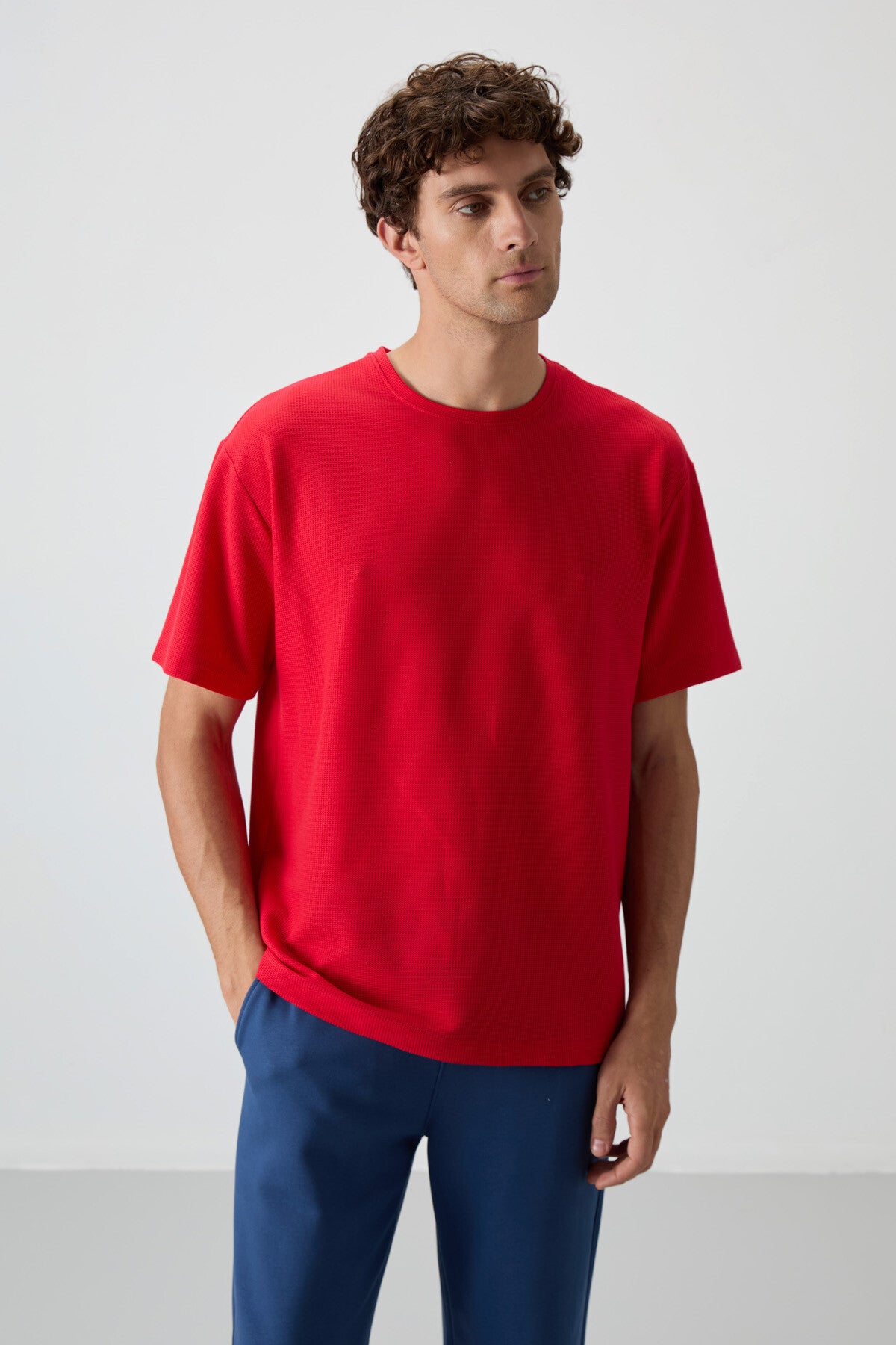 Image of Kırmızı Waffle İnterlok Yüzeyi Dokulu Oversize Fit Basic Erkek T-Shirt - 88379