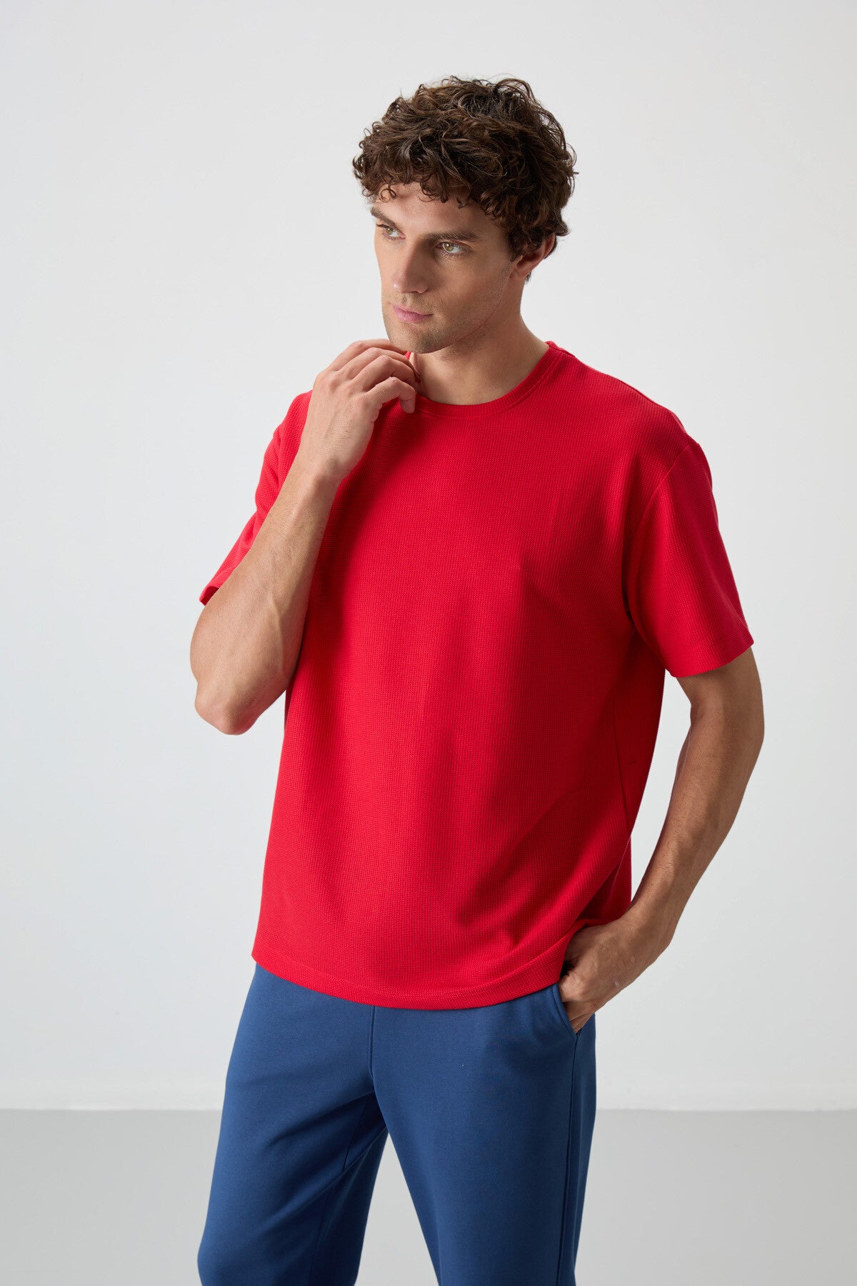 Image of Kırmızı Waffle İnterlok Yüzeyi Dokulu Oversize Fit Basic Erkek T-Shirt - 88379