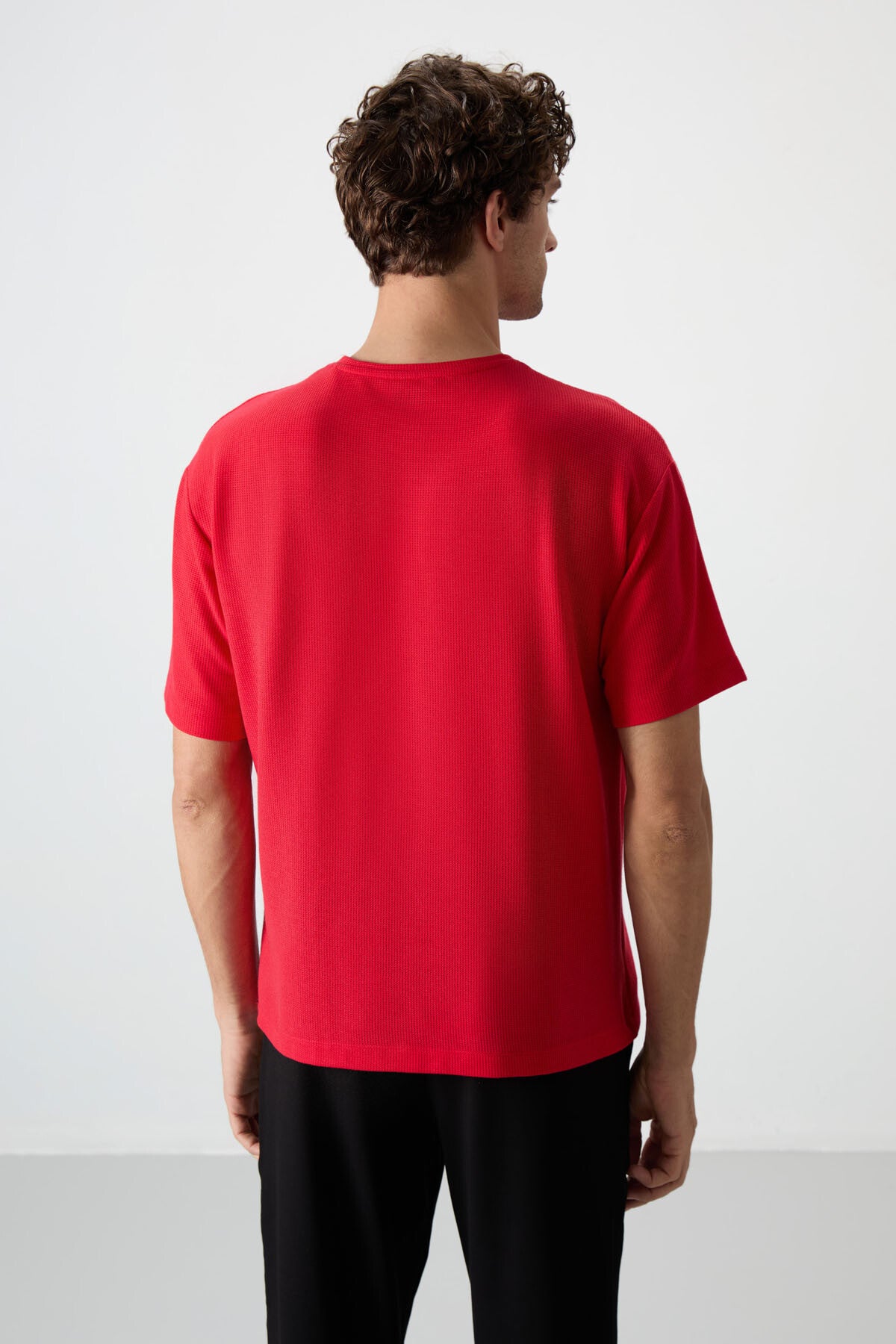 Image of Kırmızı Waffle İnterlok Yüzeyi Dokulu Oversize Fit Basic Erkek T-Shirt - 88380