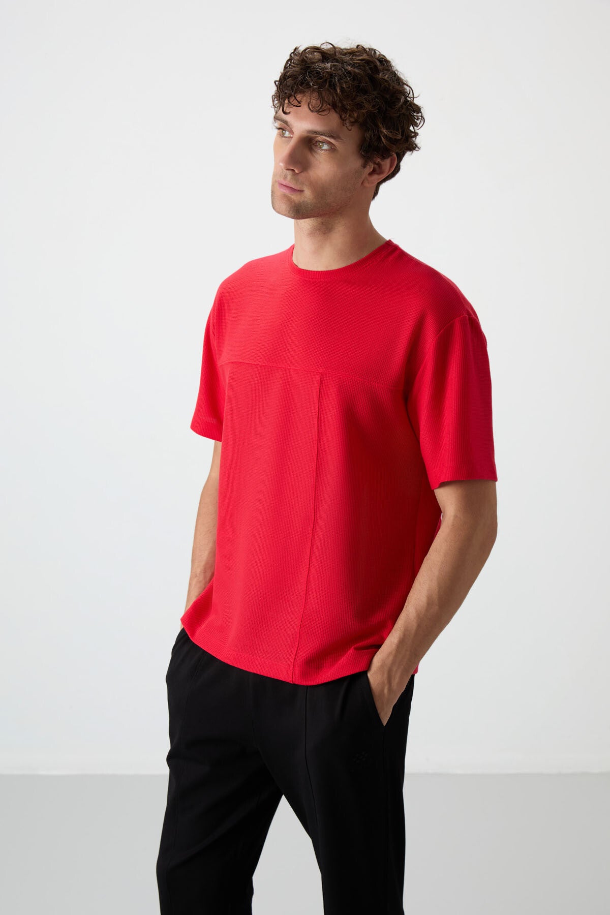 Image of Kırmızı Waffle İnterlok Yüzeyi Dokulu Oversize Fit Basic Erkek T-Shirt - 88380