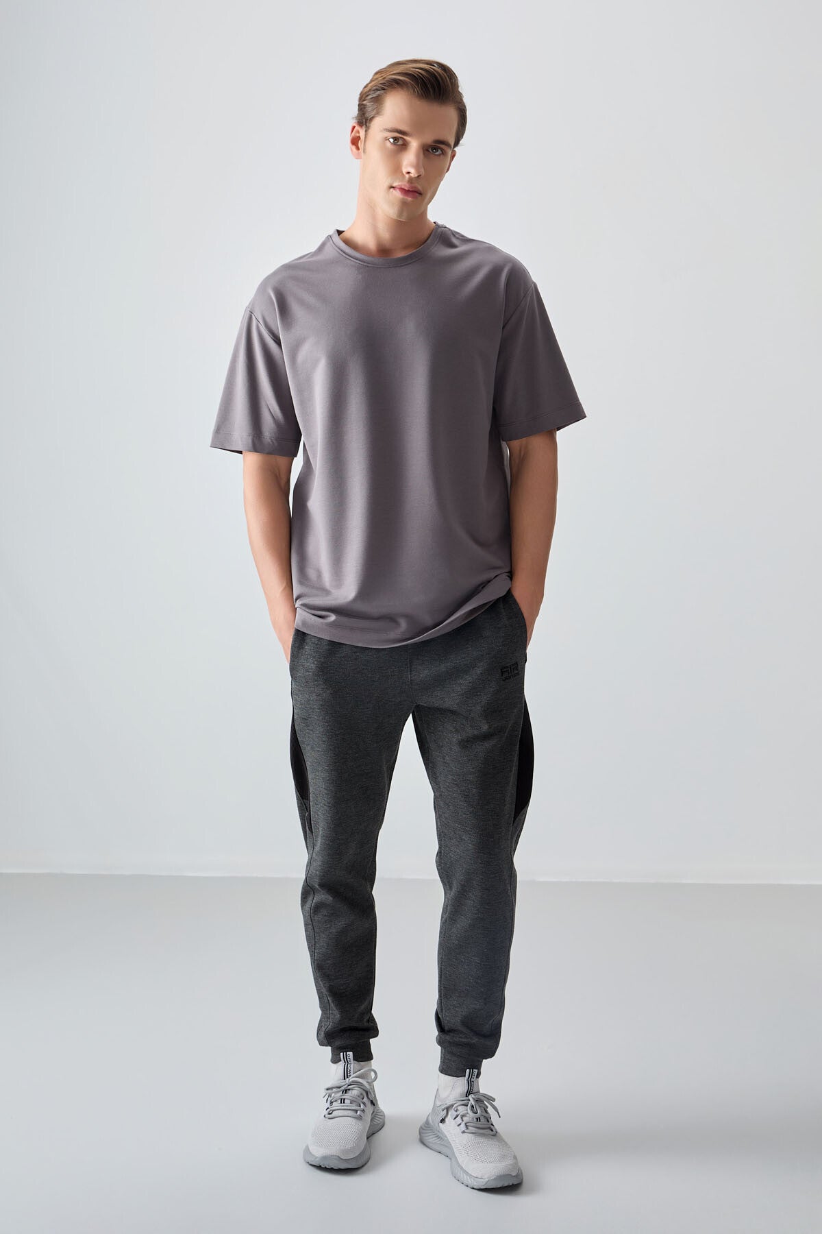 Image of Koyu Gri Pamuklu Kalın Yumuşak Dokulu Oversize Fit Basic Erkek T-Shirt - 88377