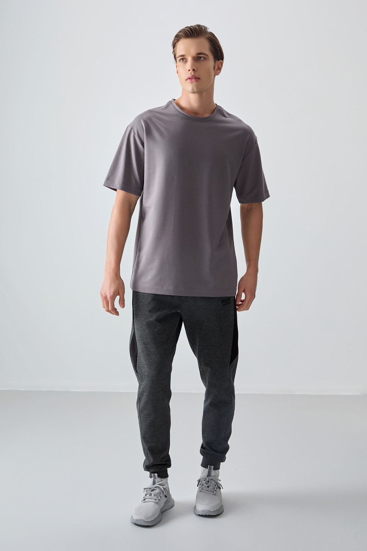 Image of Koyu Gri Pamuklu Kalın Yumuşak Dokulu Oversize Fit Basic Erkek T-Shirt - 88377