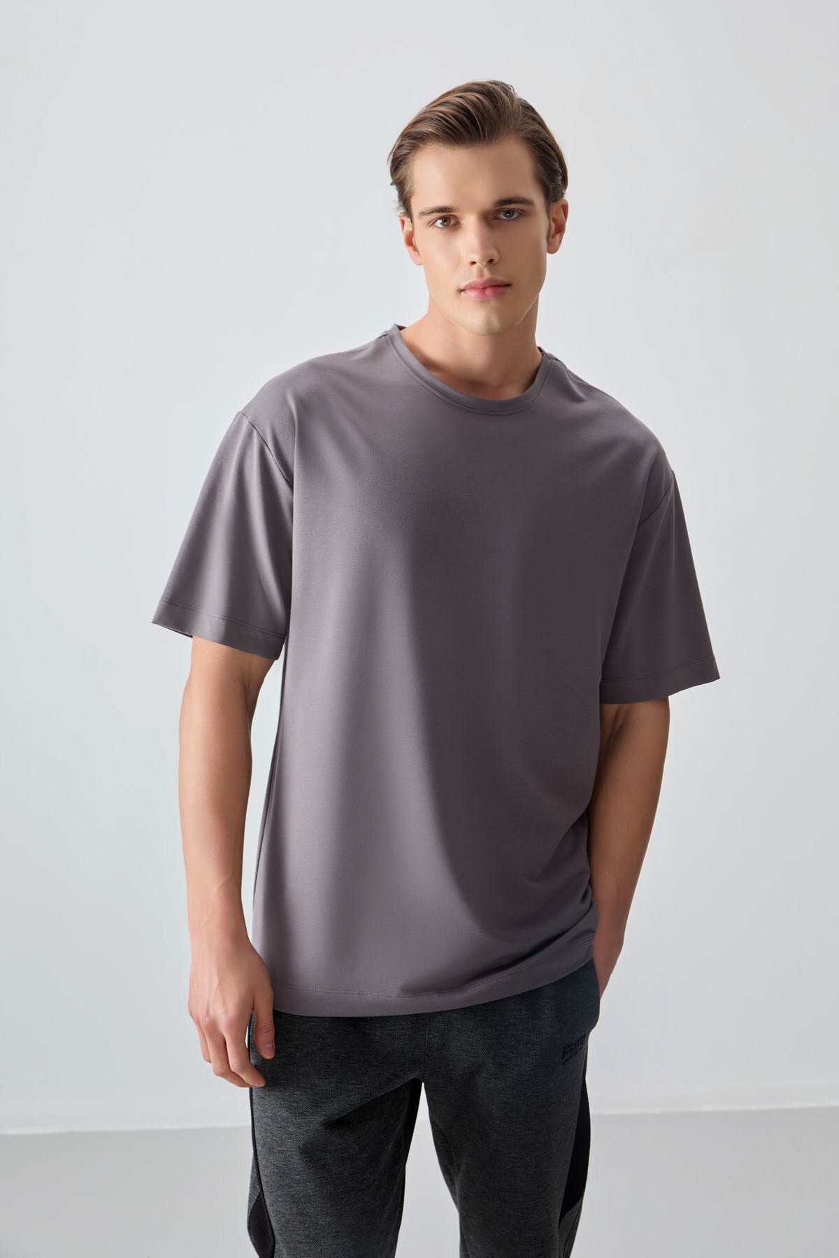 Image of Koyu Gri Pamuklu Kalın Yumuşak Dokulu Oversize Fit Basic Erkek T-Shirt - 88377