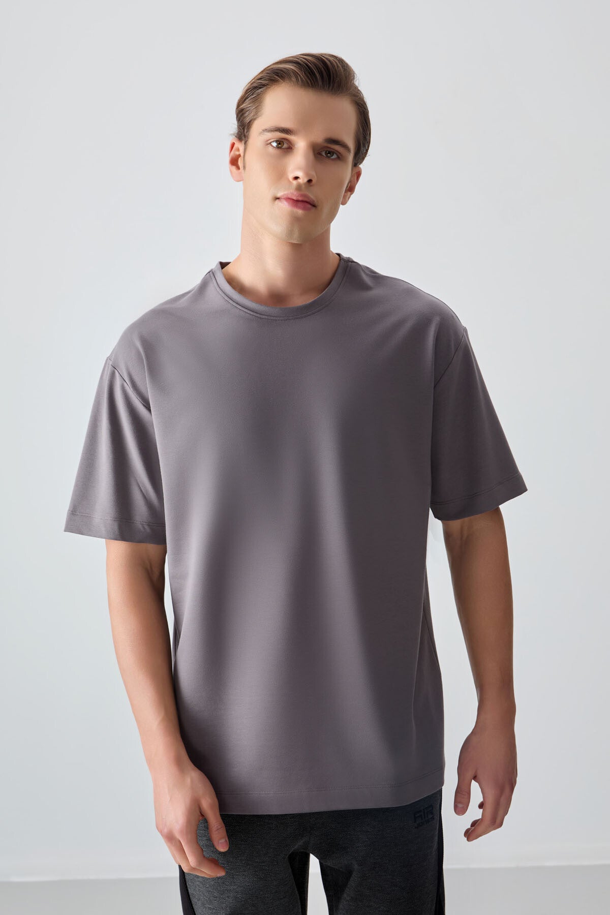 Image of Koyu Gri Pamuklu Kalın Yumuşak Dokulu Oversize Fit Basic Erkek T-Shirt - 88377
