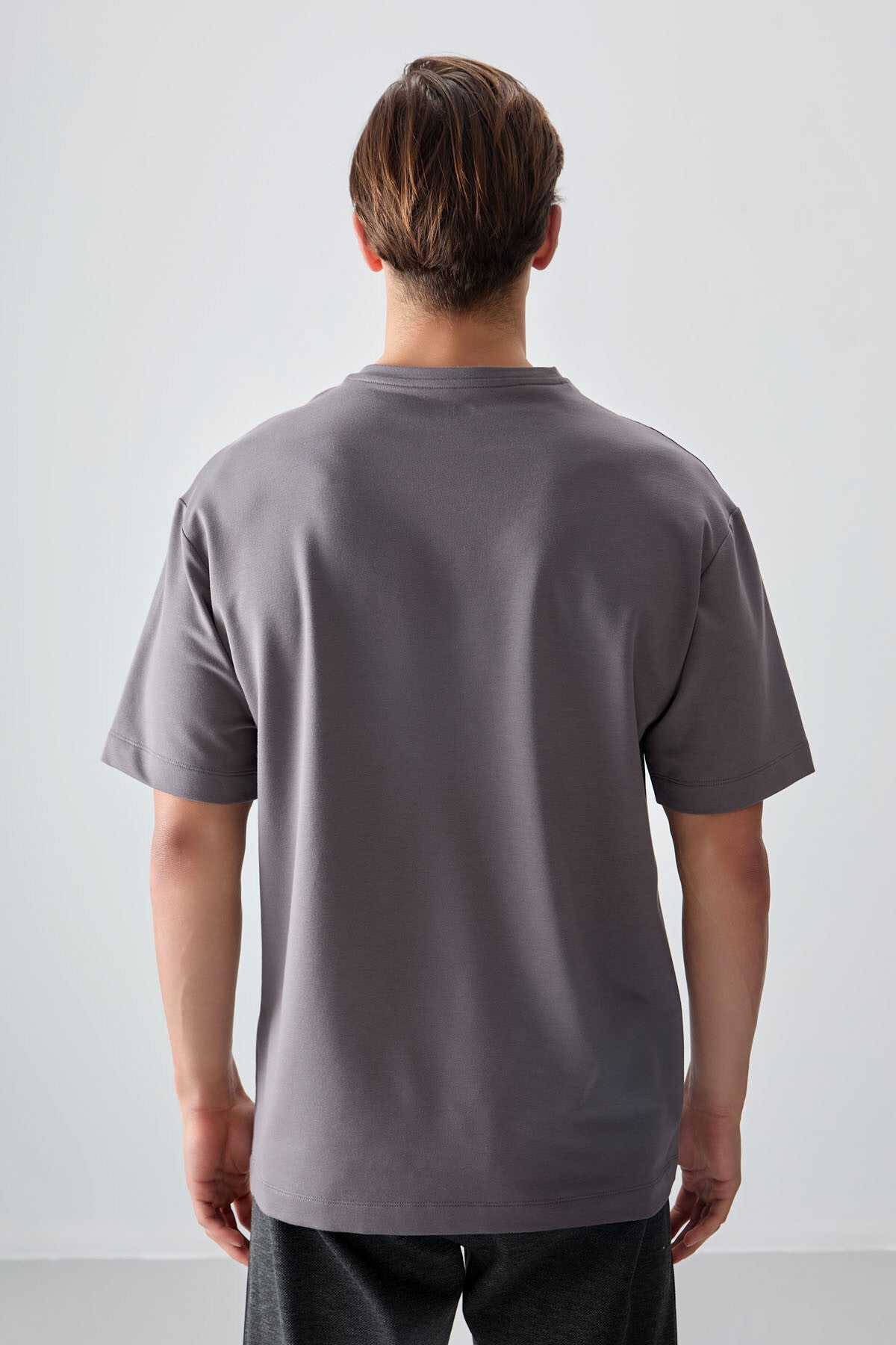 Image of Koyu Gri Pamuklu Kalın Yumuşak Dokulu Oversize Fit Basic Erkek T-Shirt - 88377
