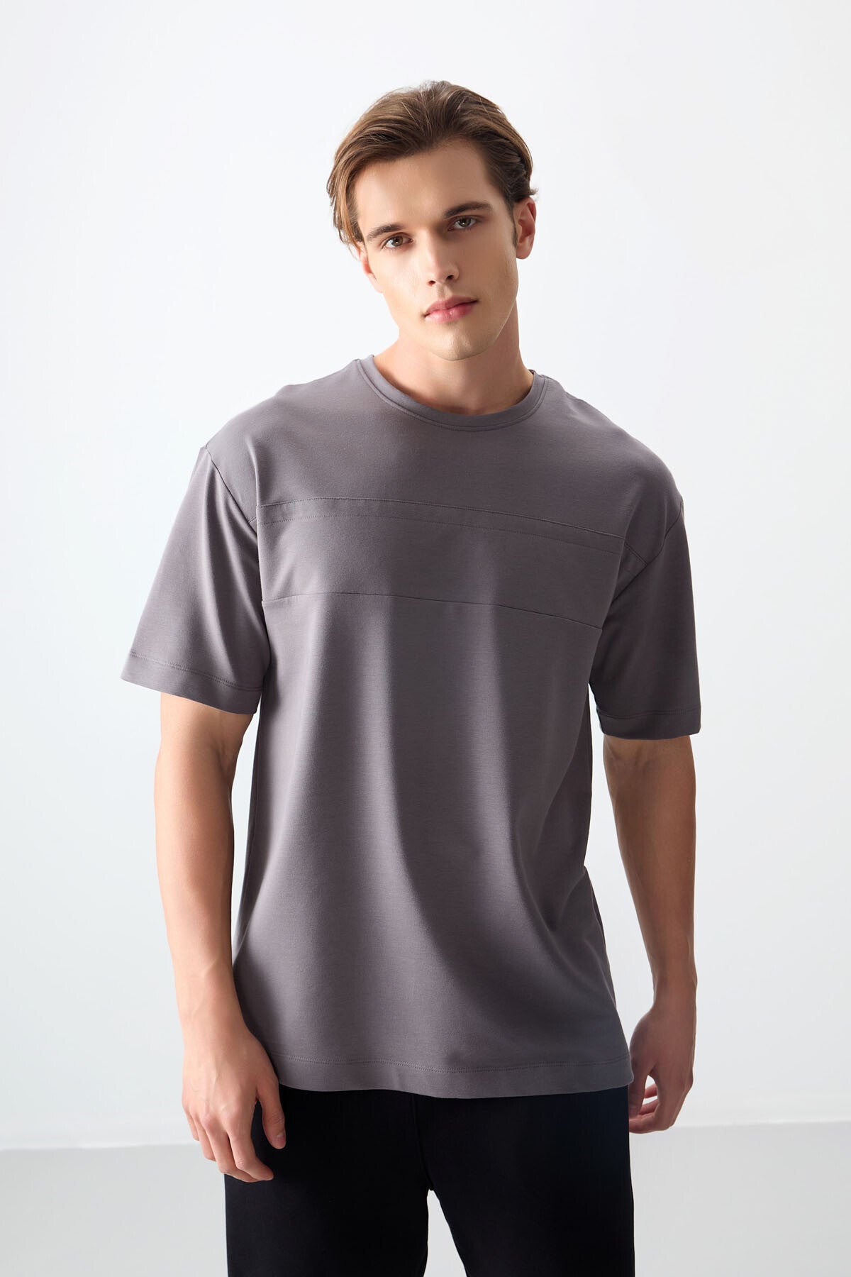 Image of Koyu Gri Pamuklu Kalın Yumuşak Dokulu Oversize Fit Basic Erkek T-Shirt - 88378