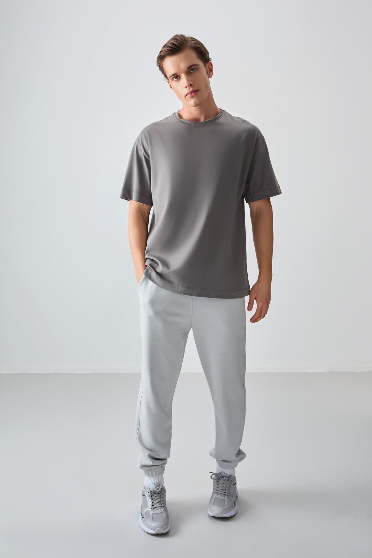 Image of Tricou bărbătesc gri închis, 100% bumbac, gros, moale, texturat, croială supradimensionată, de bază - 88353