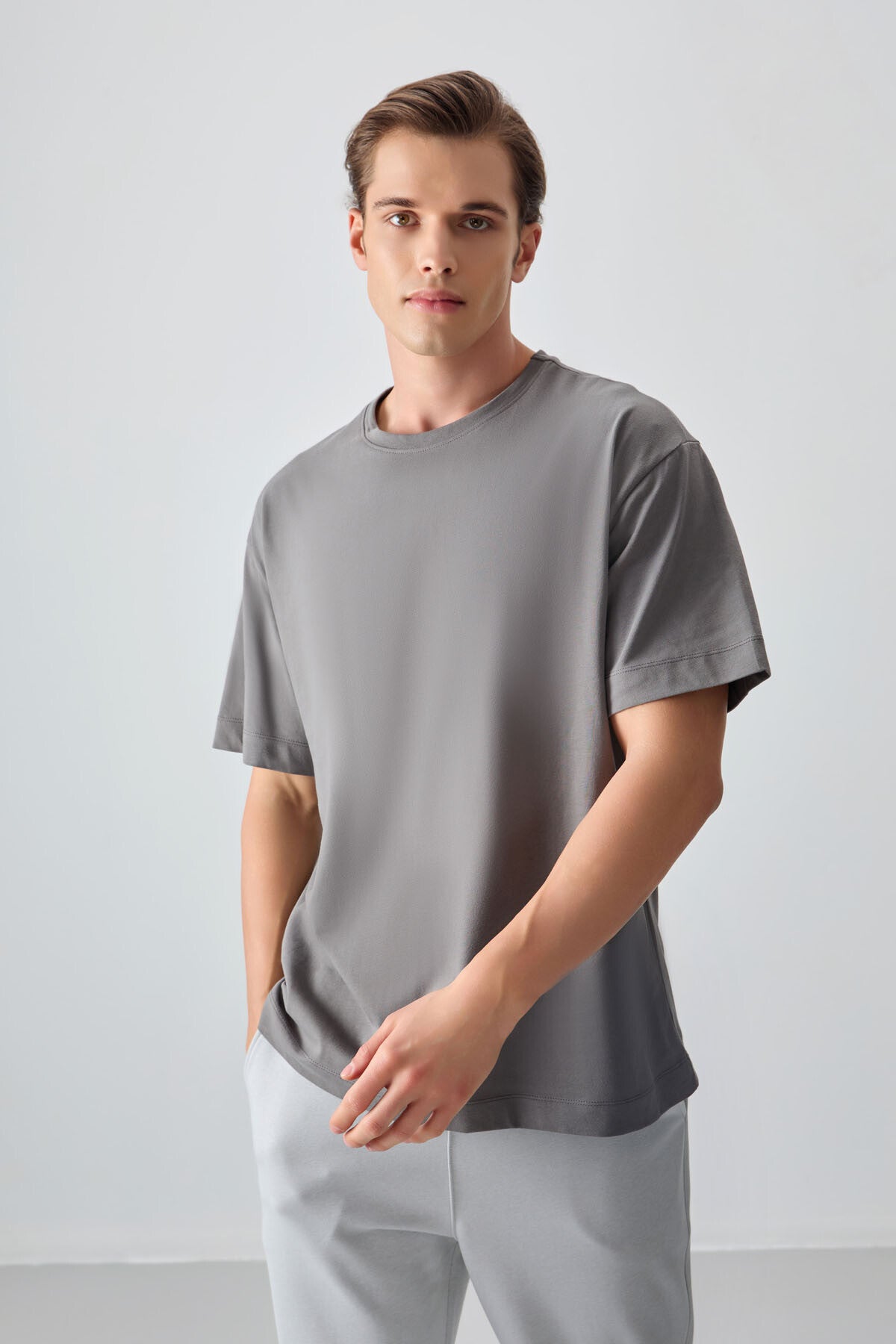 Image of Koyu Gri %100 Pamuk Kalın Yumuşak Dokulu Oversize Fit Basic Erkek T-Shirt - 88353