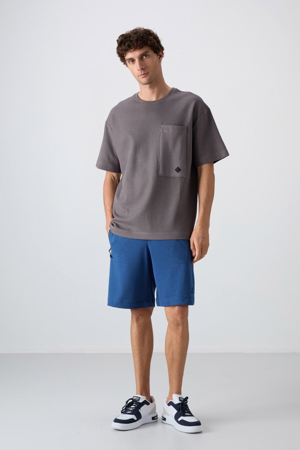 Image of Koyu Gri Pamuklu Kalın Yüzeyi Dokulu Oversize Fit Basic Erkek T-Shirt - 88341