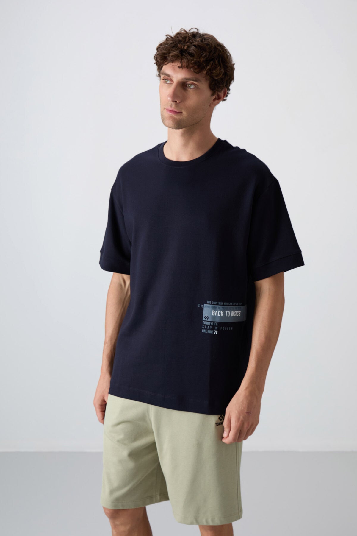 Image of Lacivert Pamuklu Kalın Yumuşak Dokulu Oversize Fit Baskılı Erkek T-Shirt - 88322