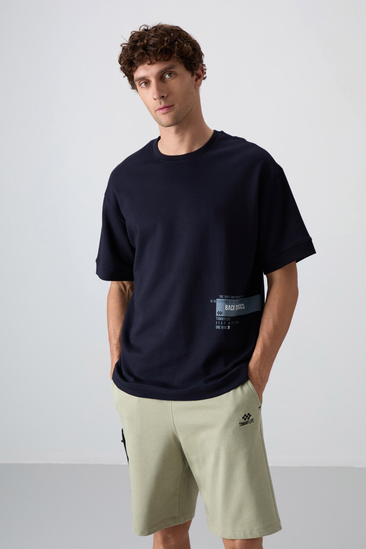 Image of Lacivert Pamuklu Kalın Yumuşak Dokulu Oversize Fit Baskılı Erkek T-Shirt - 88322