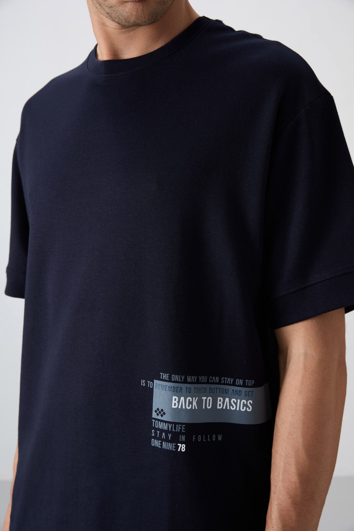 Image of Lacivert Pamuklu Kalın Yumuşak Dokulu Oversize Fit Baskılı Erkek T-Shirt - 88322