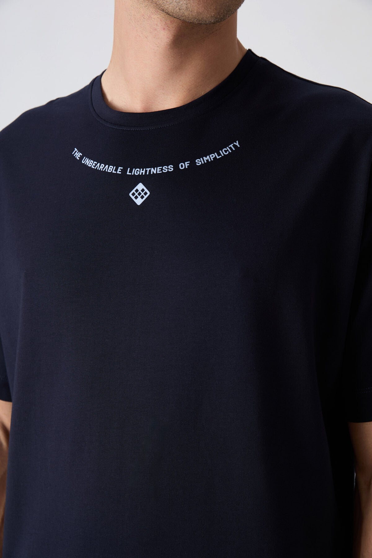 Image of Lacivert Pamuklu Kalın Yumuşak Dokulu Oversize Fit Baskılı Erkek T-Shirt - 88343