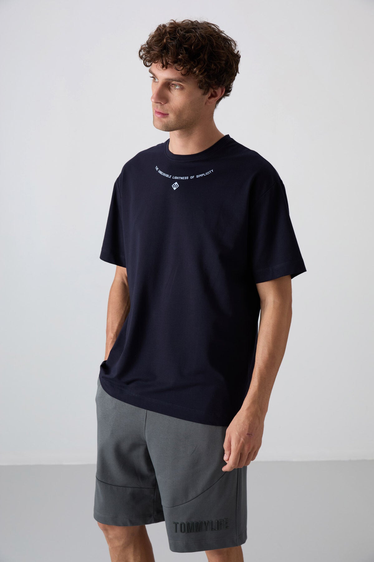 Image of Lacivert Pamuklu Kalın Yumuşak Dokulu Oversize Fit Baskılı Erkek T-Shirt - 88343