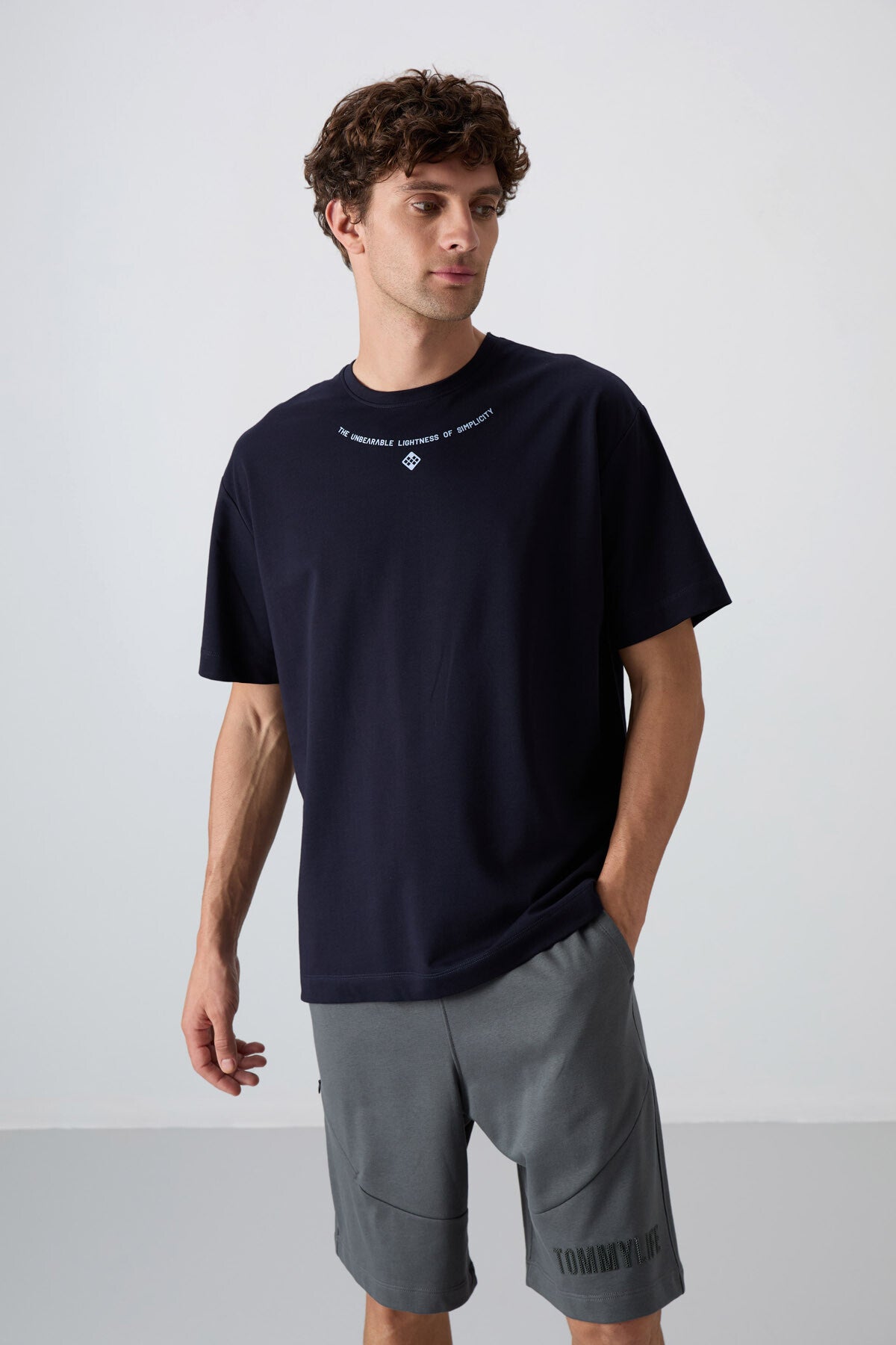 Image of Lacivert Pamuklu Kalın Yumuşak Dokulu Oversize Fit Baskılı Erkek T-Shirt - 88343