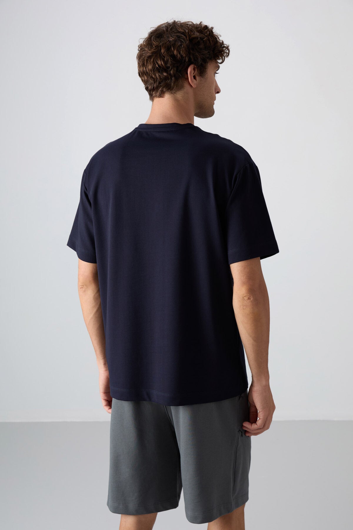 Image of Tricou bărbătesc din bumbac, gros, texturat, croială supradimensionată, imprimat, albastru marin - 88343