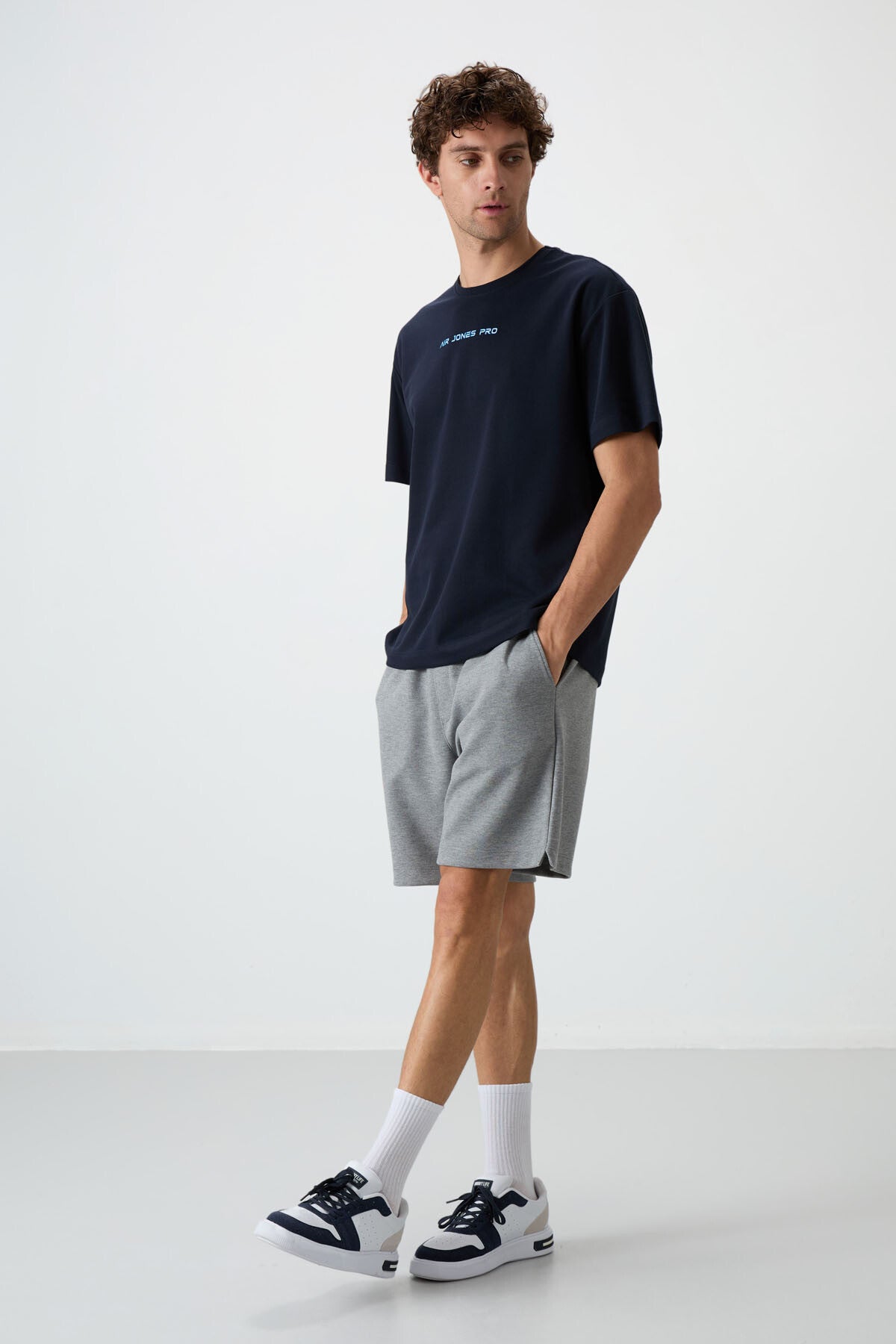 Image of Tricou bărbătesc bleumarin, gros, texturat, cu croială supradimensionată, imprimat - 88364
