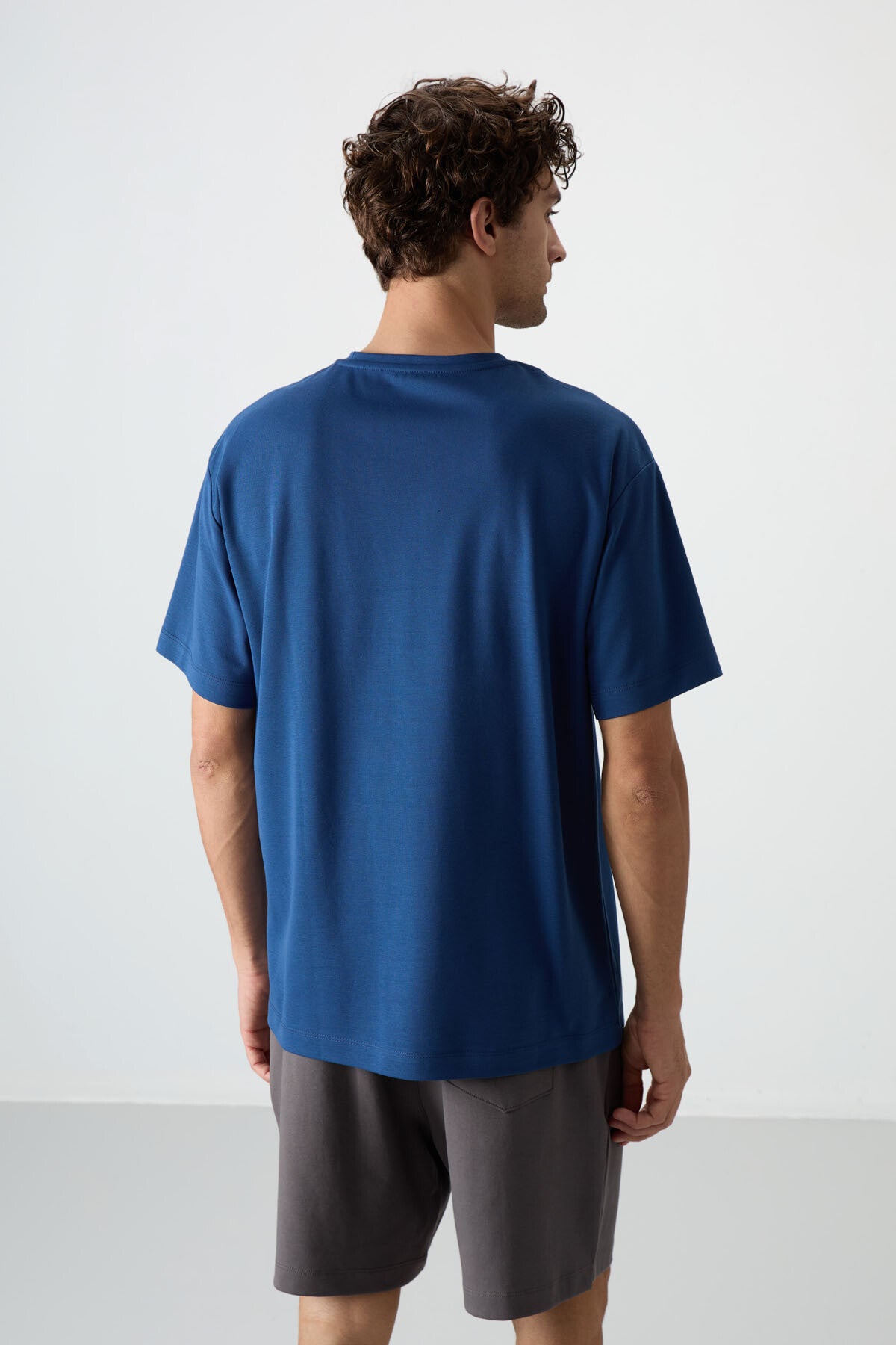 Image of Tricou bărbătesc din bumbac gros, texturat, cu croială supradimensionată, imprimat, Parlament - 88364