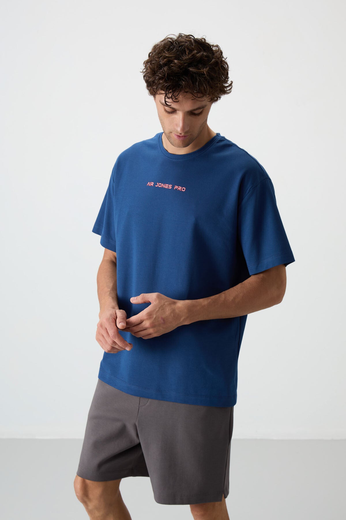Image of Tricou bărbătesc din bumbac gros, texturat, cu croială supradimensionată, imprimat, Parlament - 88364