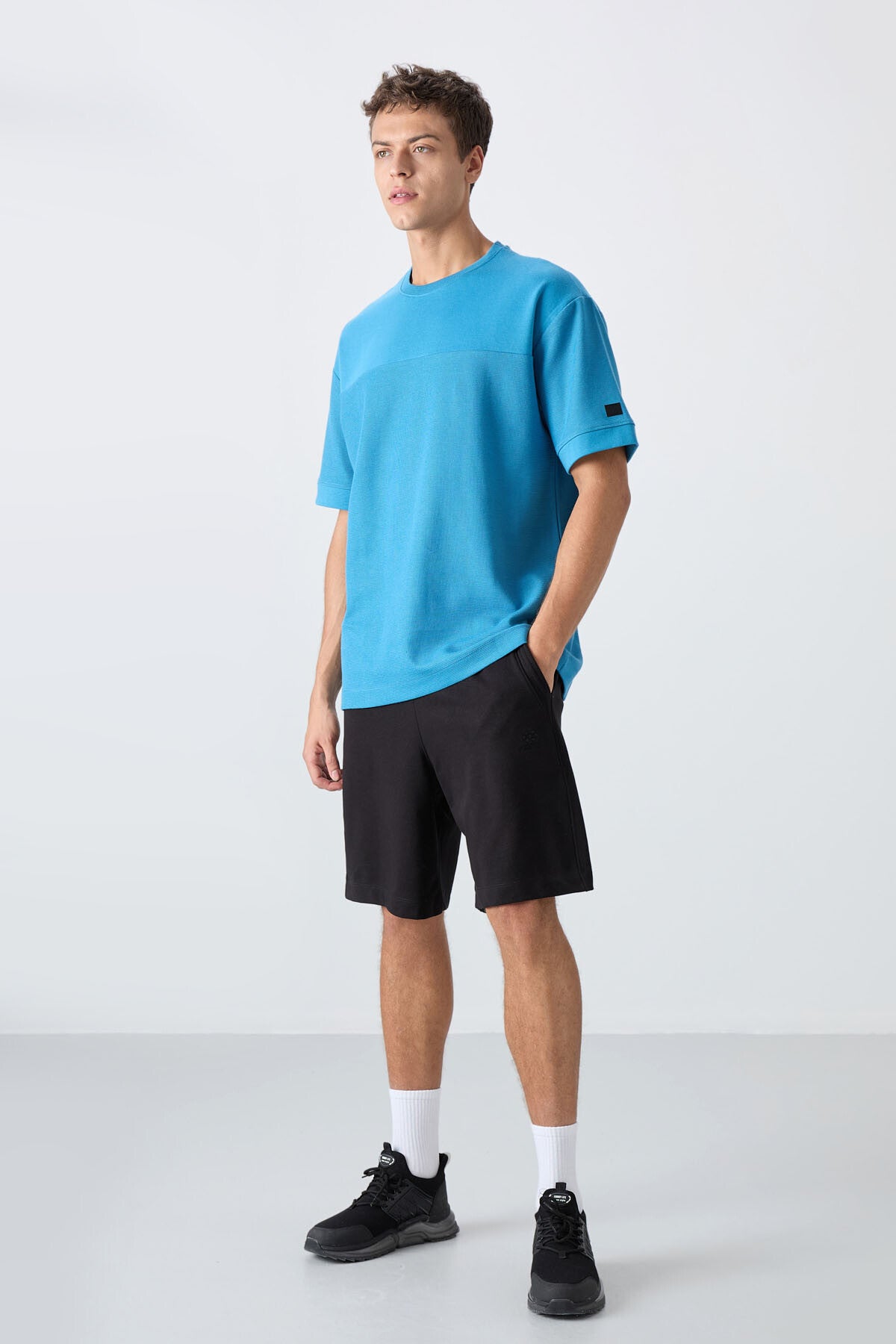 Image of Petrol Mavi Pamuklu Kalın Yüzeyi Dokulu Oversize Fit Basic Erkek T-Shirt - 88340