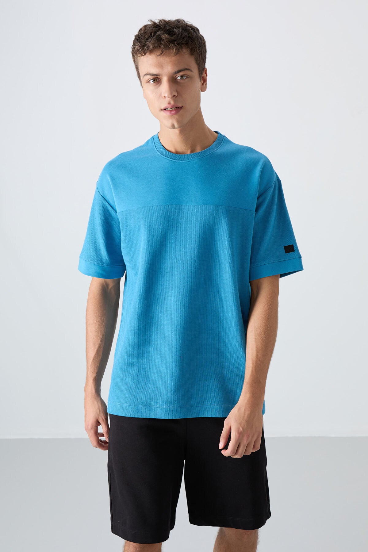 Image of Petrol Mavi Pamuklu Kalın Yüzeyi Dokulu Oversize Fit Basic Erkek T-Shirt - 88340