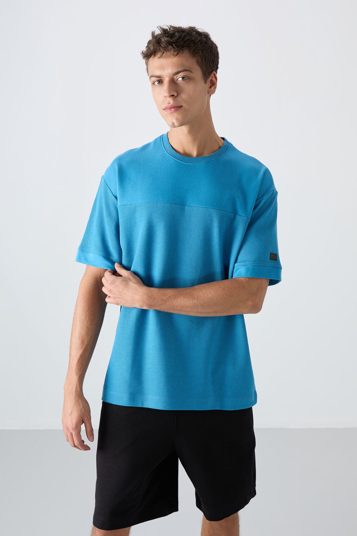 Image of Petrol Mavi Pamuklu Kalın Yüzeyi Dokulu Oversize Fit Basic Erkek T-Shirt - 88340