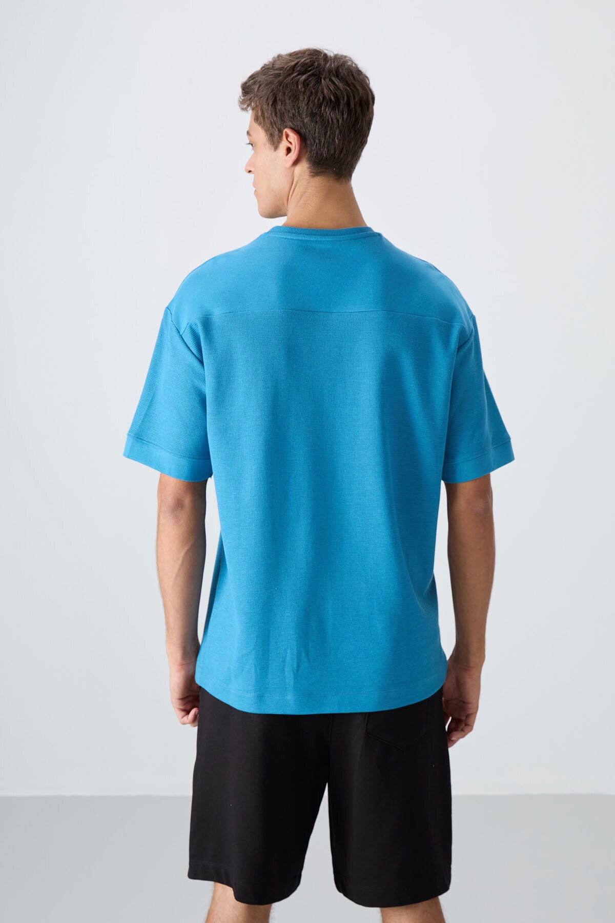 Image of Petrol Mavi Pamuklu Kalın Yüzeyi Dokulu Oversize Fit Basic Erkek T-Shirt - 88340