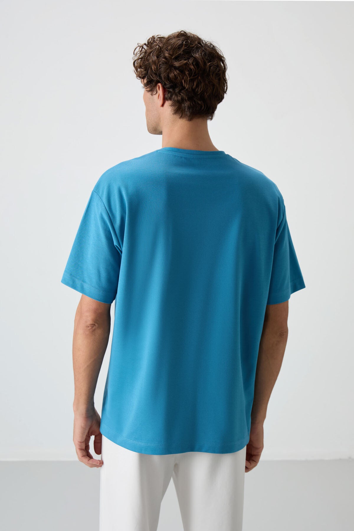 Image of Petrol Mavi Pamuklu Kalın Yüzeyi Dokulu Oversize Fit  Baskılı Erkek T-Shirt - 88364