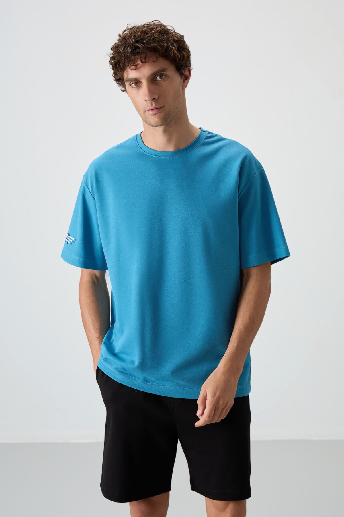 Image of Petrol Mavi Pamuklu Kalın Yüzeyi Dokulu Oversize Fit  Baskılı Erkek T-Shirt - 88369