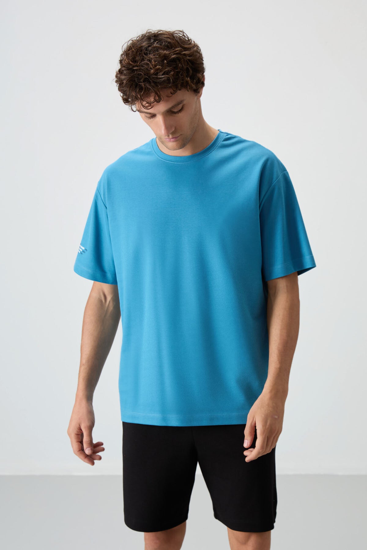 Image of Petrol Mavi Pamuklu Kalın Yüzeyi Dokulu Oversize Fit  Baskılı Erkek T-Shirt - 88369