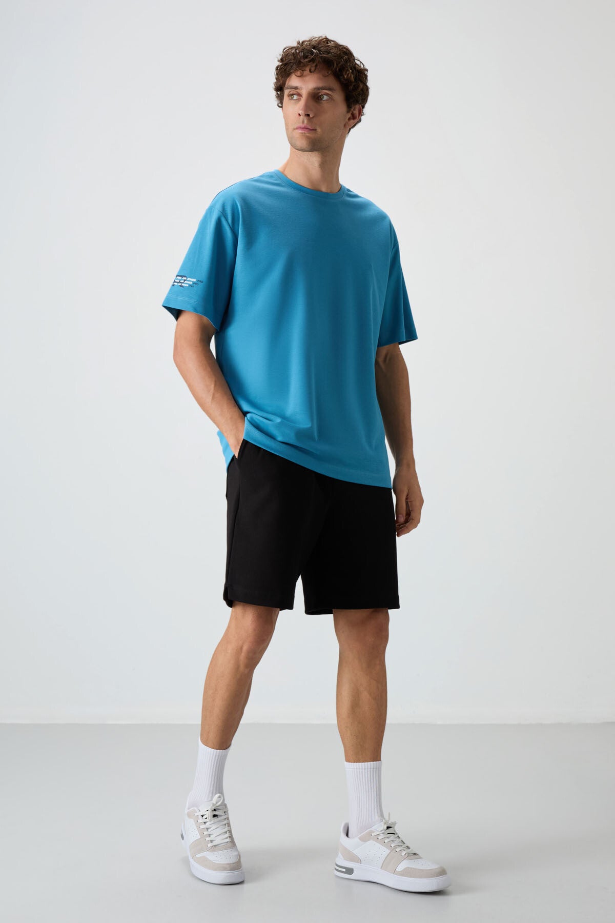 Image of Petrol Mavi Pamuklu Kalın Yüzeyi Dokulu Oversize Fit  Baskılı Erkek T-Shirt - 88369