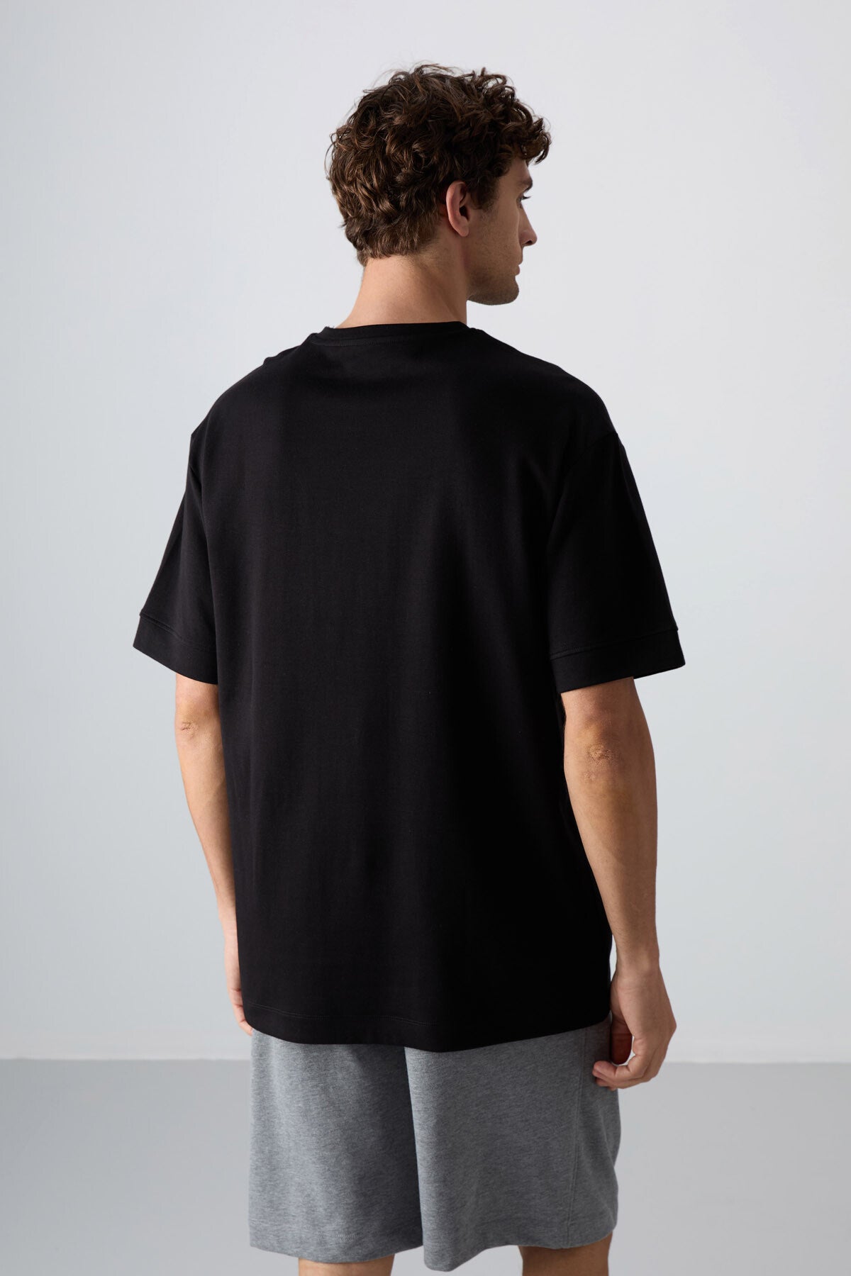Image of Siyah Pamuklu Kalın Yumuşak Dokulu Oversize Fit Baskılı Erkek T-Shirt - 88320