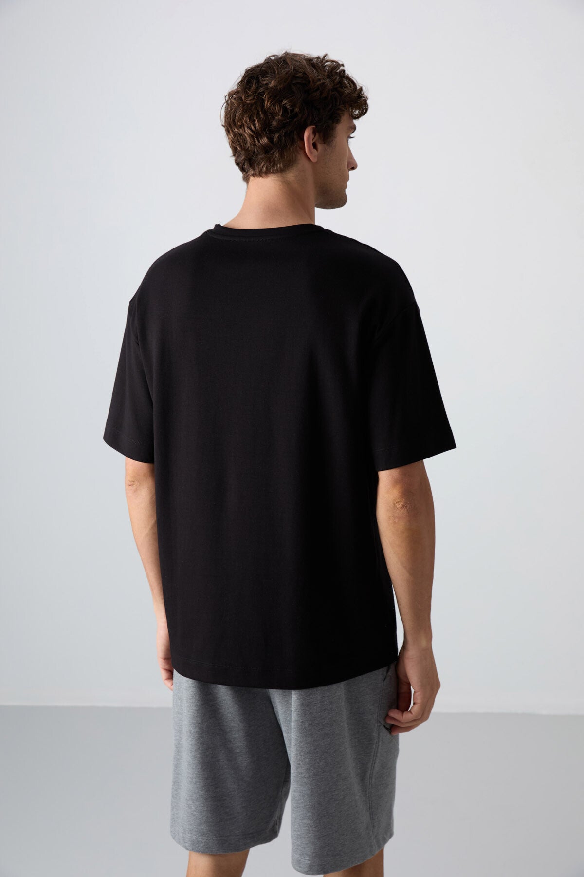 Image of Siyah Pamuklu Kalın Yumuşak Dokulu Oversize Fit Baskılı Erkek T-Shirt - 88326