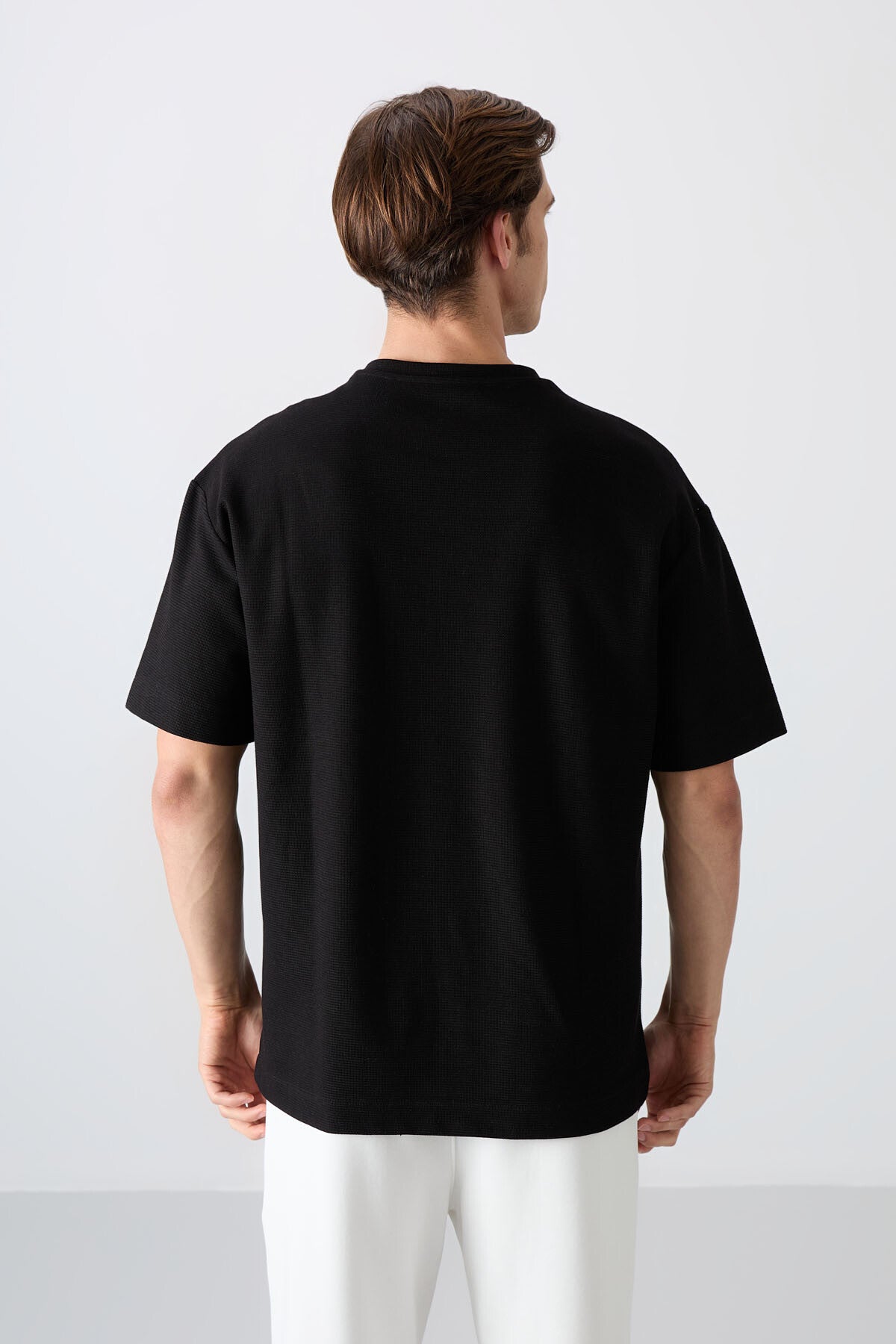 Image of Siyah Pamuklu Kalın Yüzeyi Dokulu Oversize Fit Baskılı Erkek T-Shirt - 88336