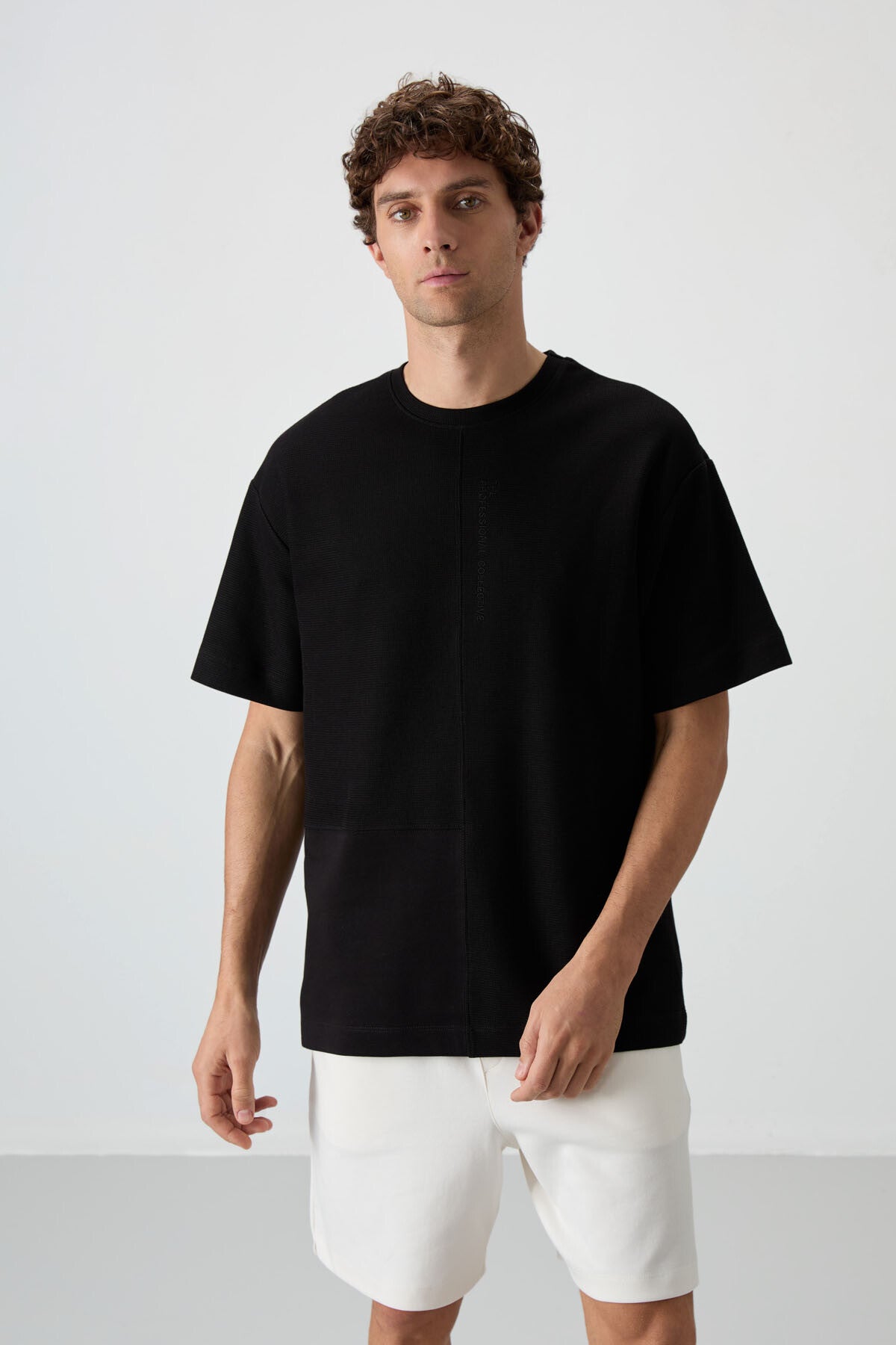 Image of Siyah Pamuklu Kalın Yüzeyi Dokulu Oversize Fit Basic Erkek T-Shirt - 88337
