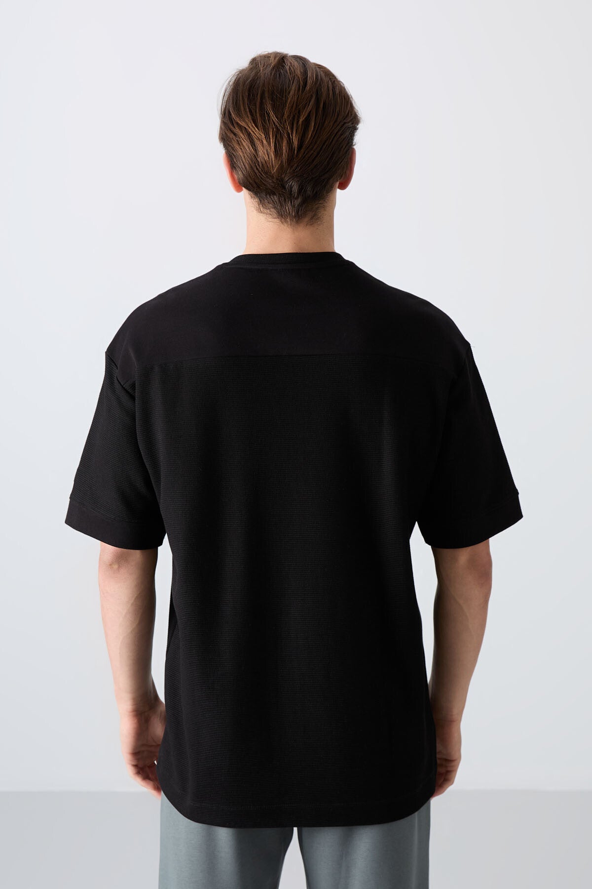 Image of Siyah Pamuklu Kalın Yüzeyi Dokulu Oversize Fit Basic Erkek T-Shirt - 88340